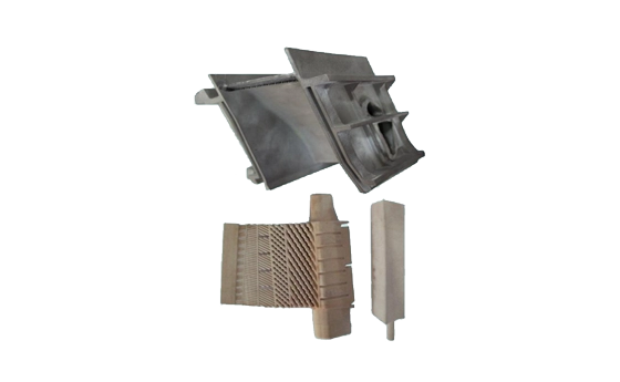 Hollow cooling guide vanes and their cores